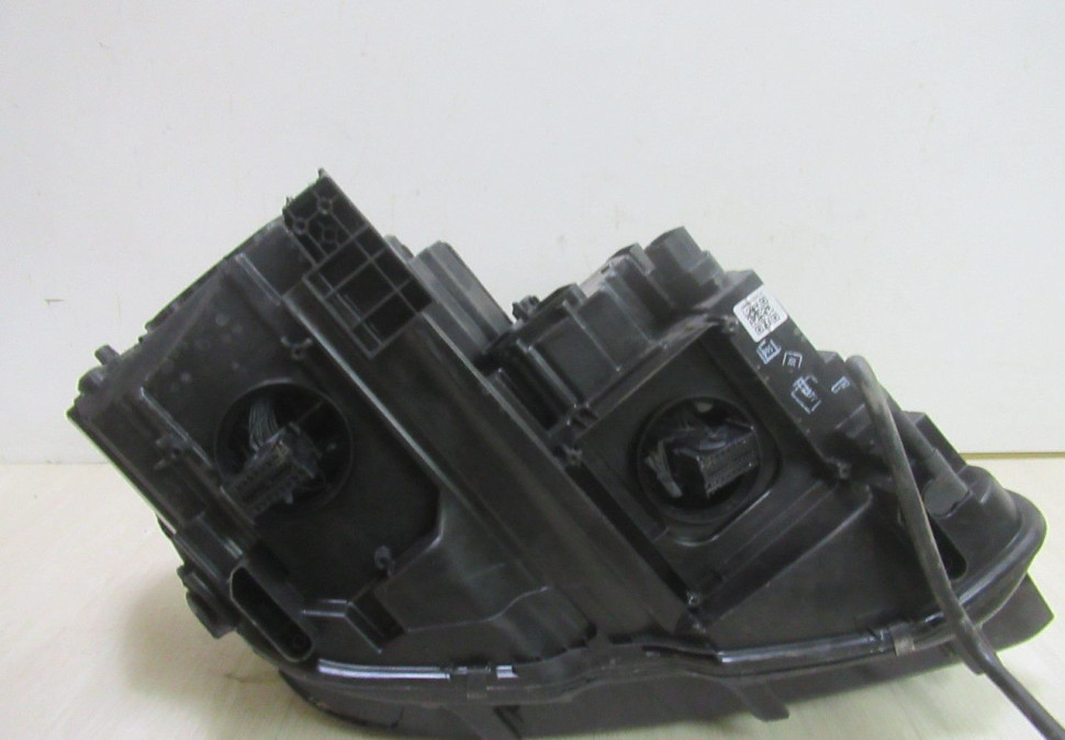 Фара левая LED Volkswagen Tiguan 2 oem 5nb941081d (слом.2креп.)(слом.часть в корпусе) (скл-3)