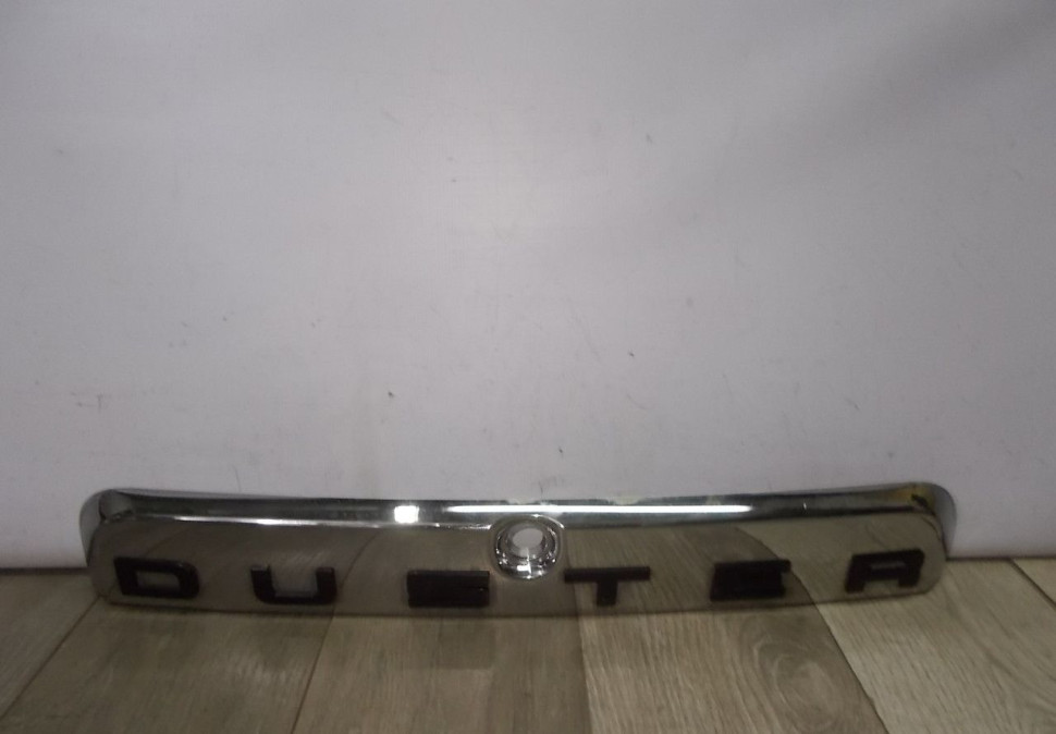 Молдинг крышки багажника бу Renault Duster OEM 848106714R
