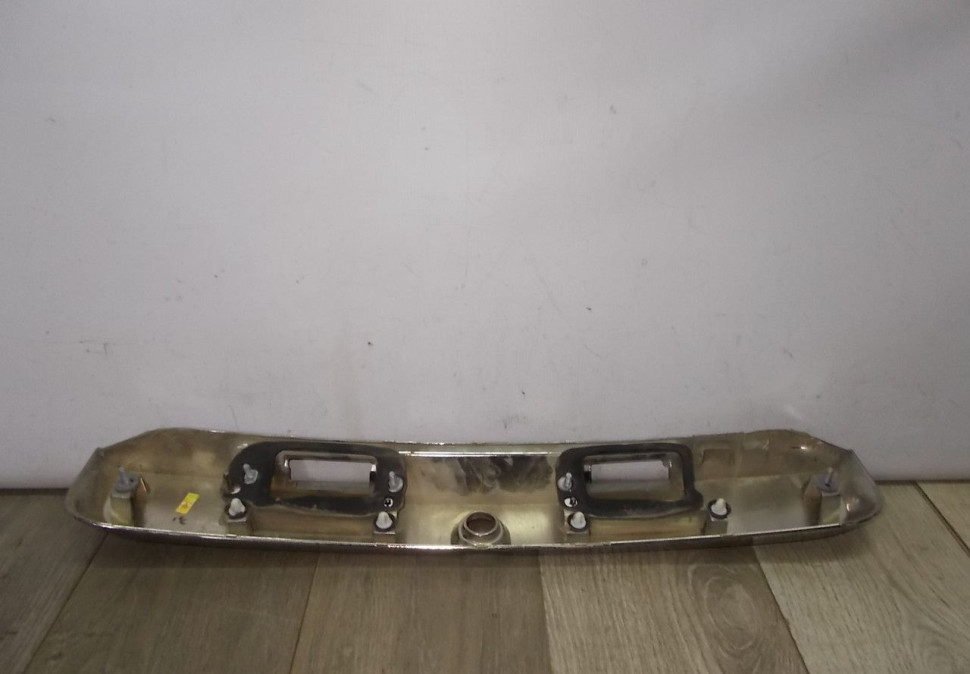 Молдинг крышки багажника бу Renault Duster OEM 848106714R Молдинг крышки багажника бу Renault Duster OEM 848106714R