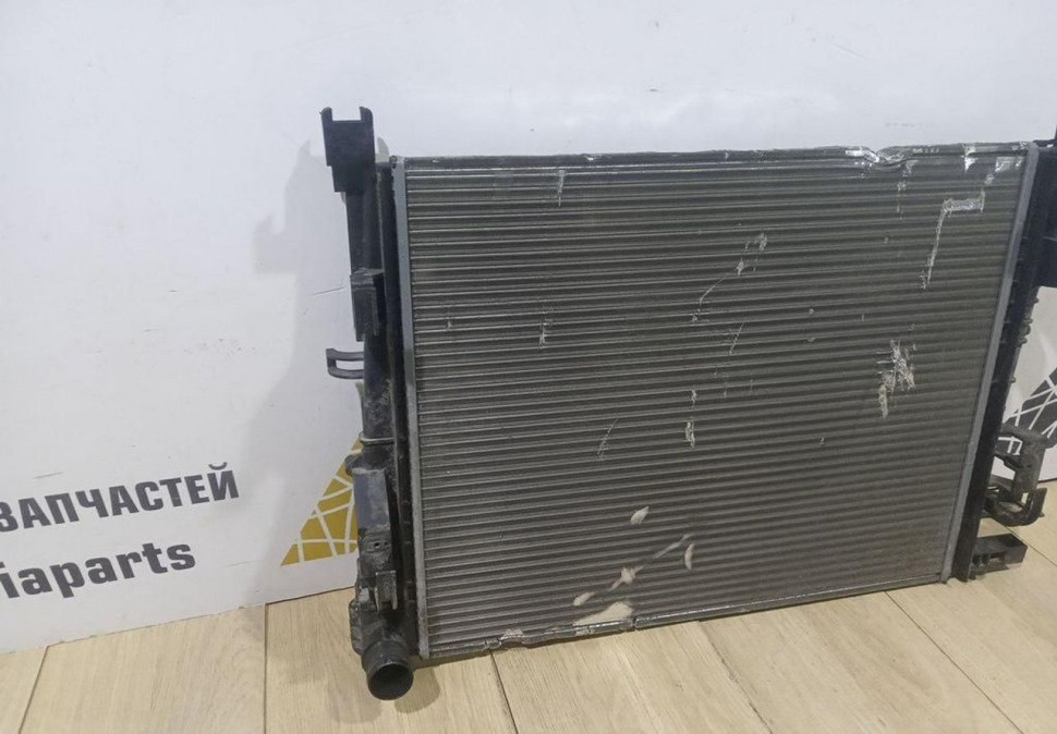 Радиатор охлаждения бу Renault Logan 2 OEM 214106179R Радиатор охлаждения бу Renault Logan 2 OEM 214106179R