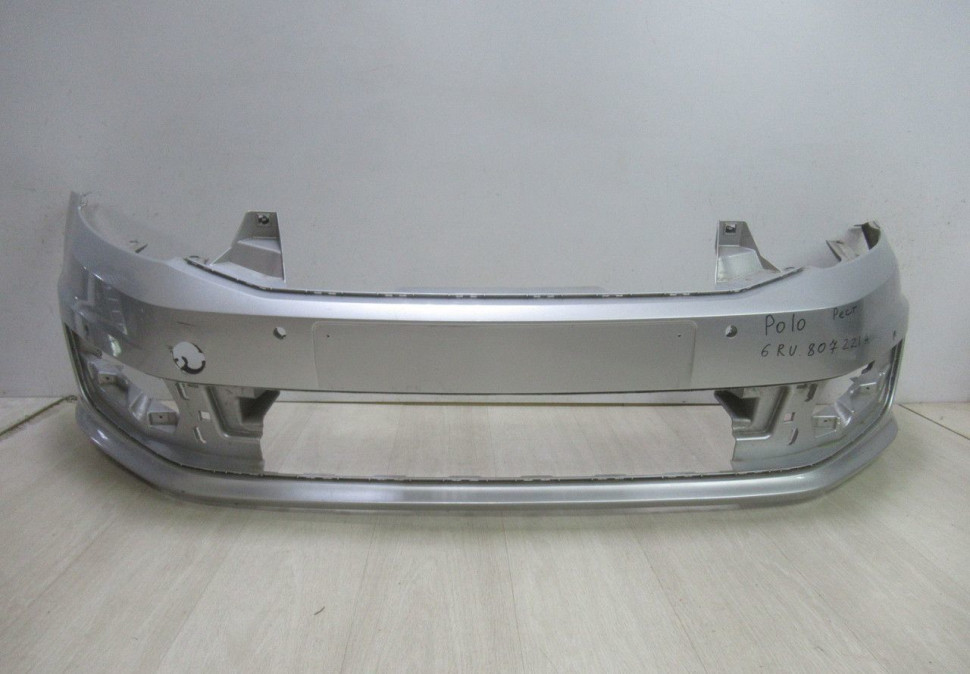 Бампер передний Volkswagen Polo 5 Sedan (15>) oem 6RU807221A
