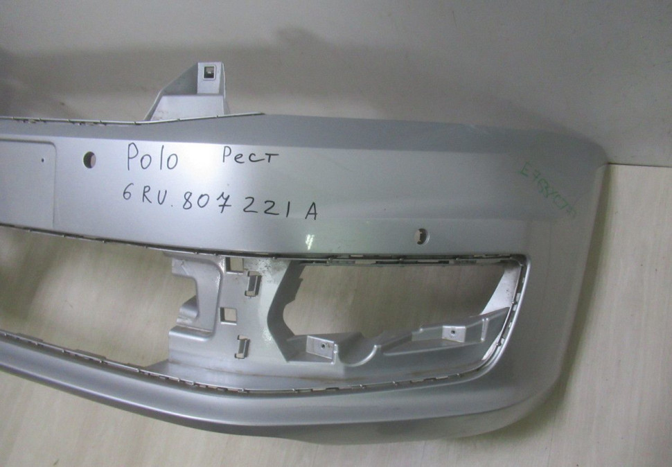 Бампер передний Volkswagen Polo 5 Sedan (15>) oem 6RU807221A Бампер передний Volkswagen Polo 5 Sedan (15>) oem 6RU807221A