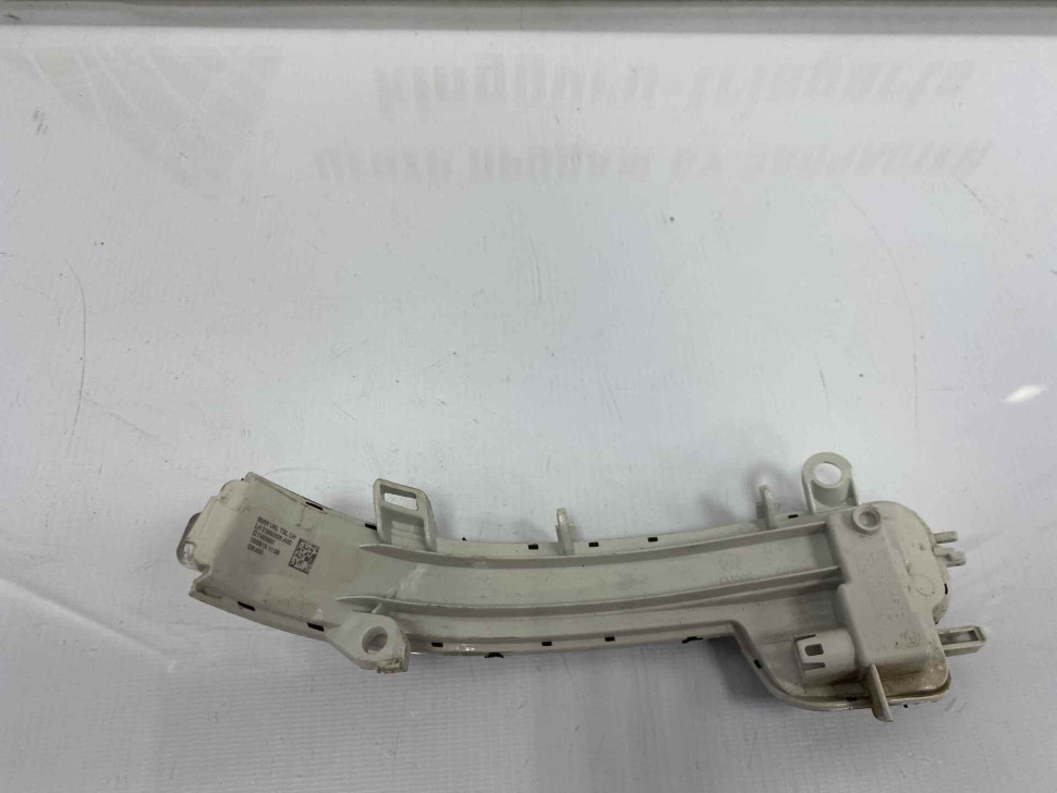 Повторитель в зеркало левый BMW 3 F30 OEM 63137280771 Повторитель в зеркало левый BMW 3 F30 OEM 63137280771