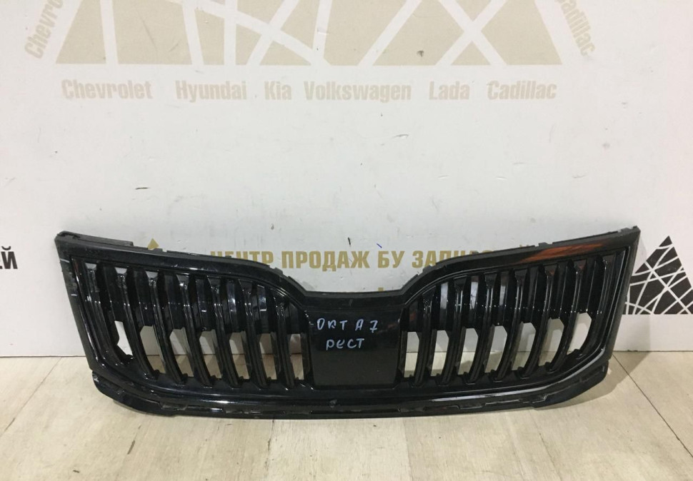 Решетка радиатора Skoda Octavia A7 рестайлинг OEM 5E0853653C
