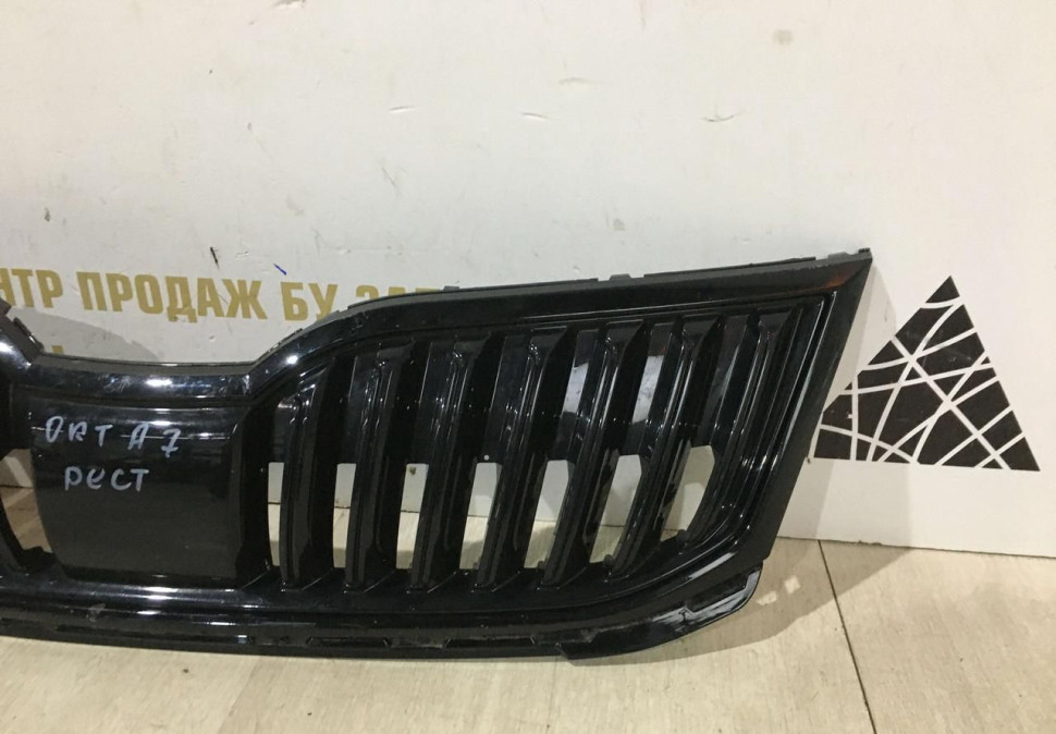 Решетка радиатора Skoda Octavia A7 рестайлинг OEM 5E0853653C