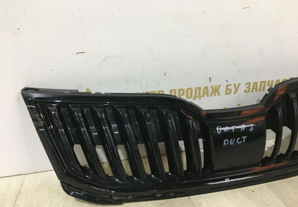 Решетка радиатора Skoda Octavia A7 рестайлинг OEM 5E0853653C Решетка радиатора Skoda Octavia A7 рестайлинг OEM 5E0853653C