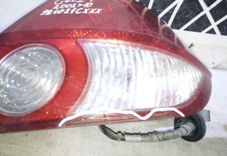 Фонарь правый Hyundai Getz дорест (02-05) (скол корпуса) oem 924021C000 Фонарь правый Hyundai Getz дорест (02-05) (скол корпуса) oem 924021C000