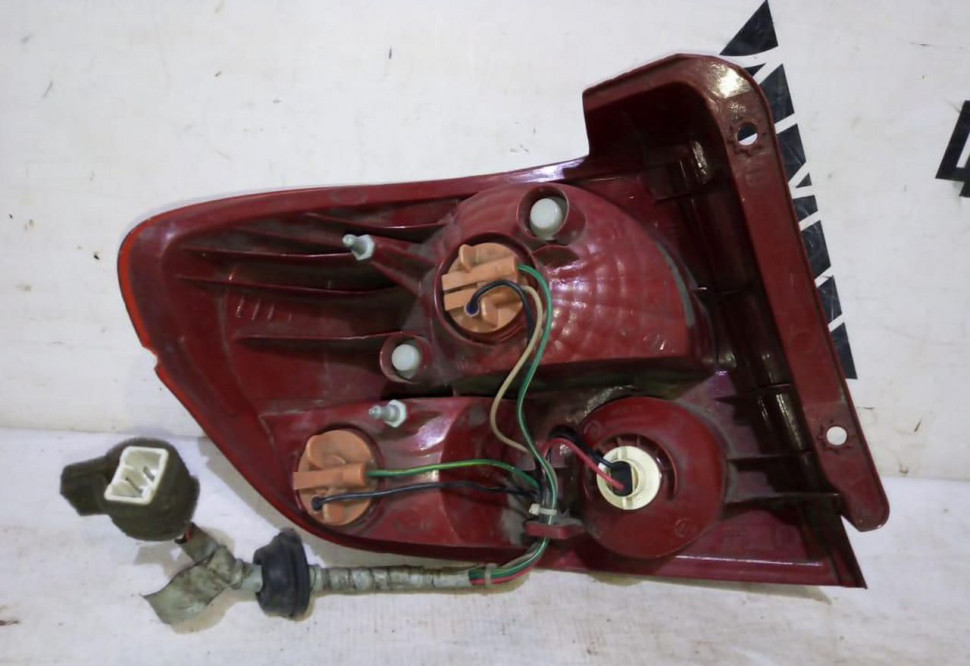 Фонарь правый Hyundai Getz дорест (02-05) (скол корпуса) oem 924021C000 Фонарь правый Hyundai Getz дорест (02-05) (скол корпуса) oem 924021C000