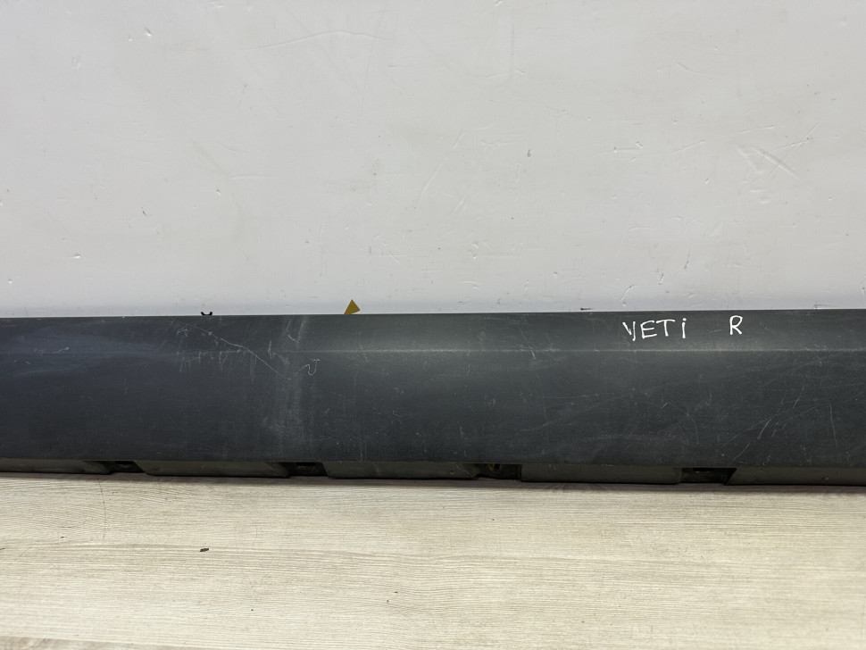 Порог правый бу Skoda Yeti OEM 5L0853856C Порог правый бу Skoda Yeti OEM 5L0853856C