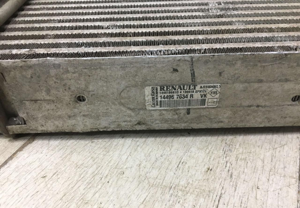 Радиатор интеркулера Renault Duster OEM 144967634R Радиатор интеркулера Renault Duster OEM 144967634R