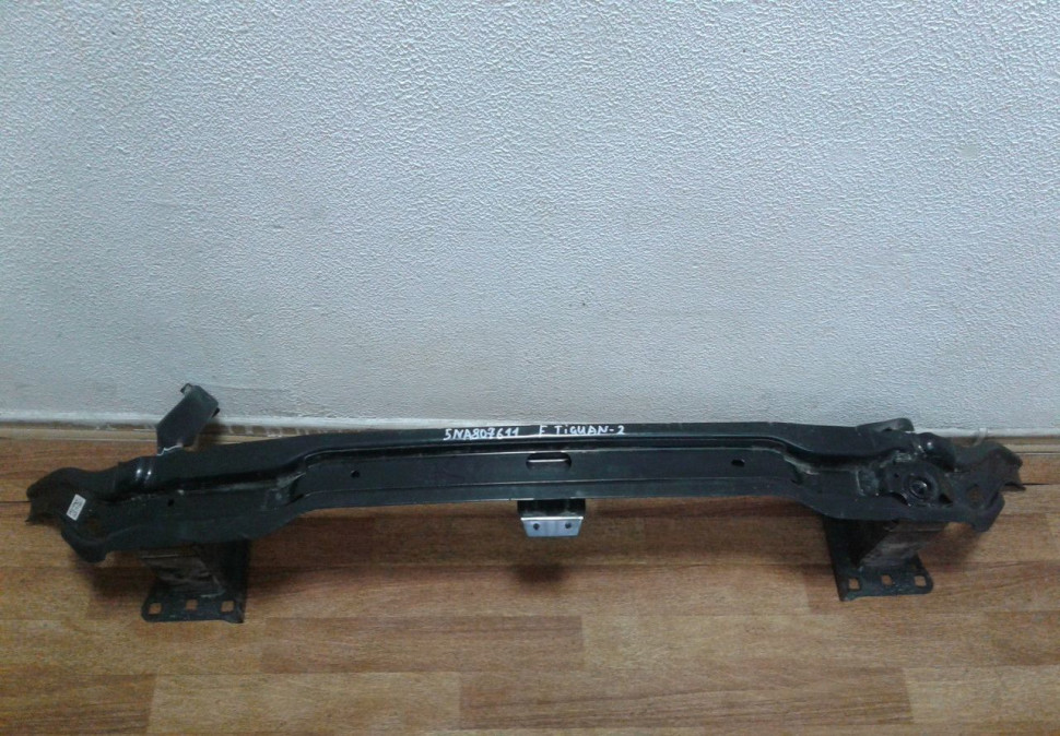 Усилитель переднего бампера Volkswagen Tiguan 2 (16>) вмятина oem 5na807611