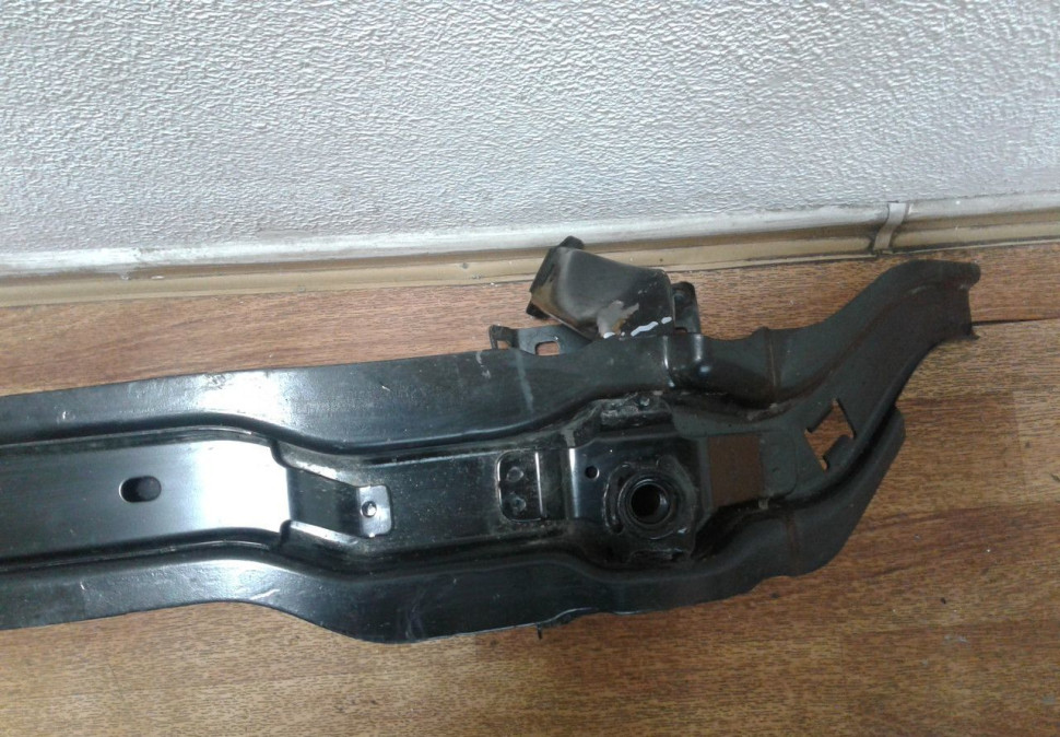 Усилитель переднего бампера Volkswagen Tiguan 2 (16>) вмятина oem 5na807611 Усилитель переднего бампера Volkswagen Tiguan 2 (16>) вмятина oem 5na807611