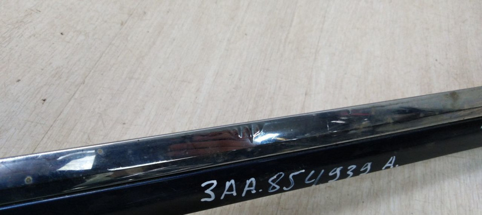 Молдинг двери передний левый Volkswagen Passat B7 11-15 oem 3aa854939a