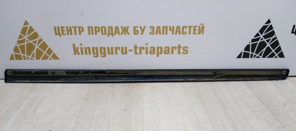 Молдинг двери передний левый Volkswagen Passat B7 11-15 oem 3aa854939a