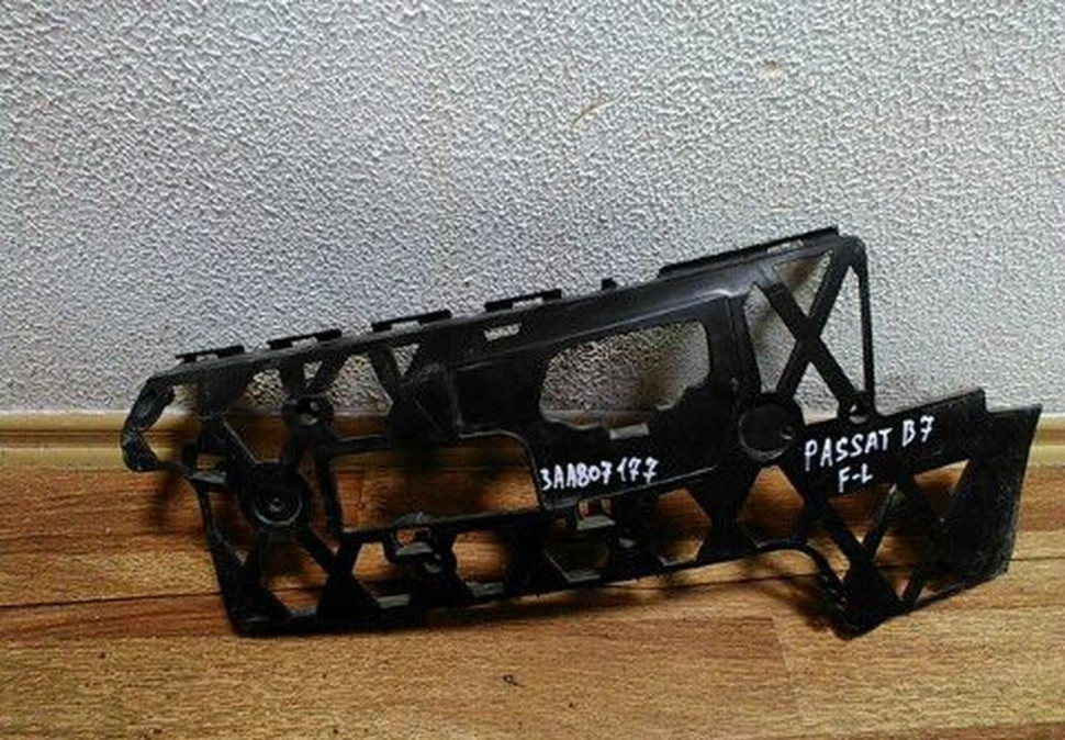 Кронштейн бампера передний левый Volkswagen Passat B7 oem 3aa807177