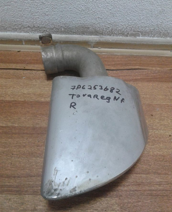 Насадка глушителя правая Volkswagen Touareg NF (вмятина) oem 7p6253682 (скл-3)
