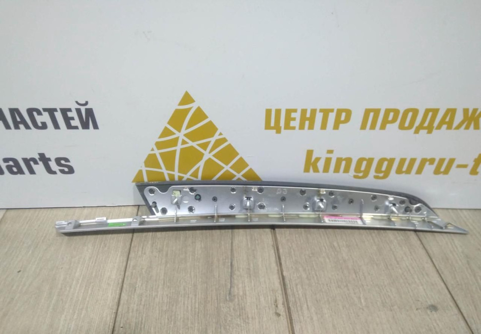 Накладка на торпедо бу BMW X5 E70 OEM 4992901