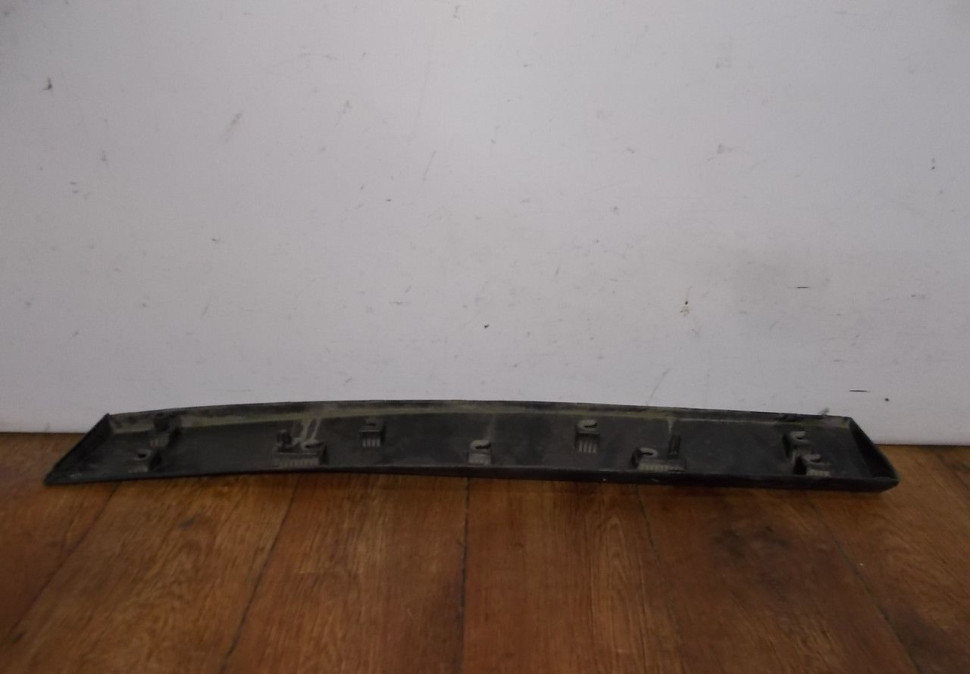 Молдинг двери задний правый бу BMW X1 F48 OEM 51137352094