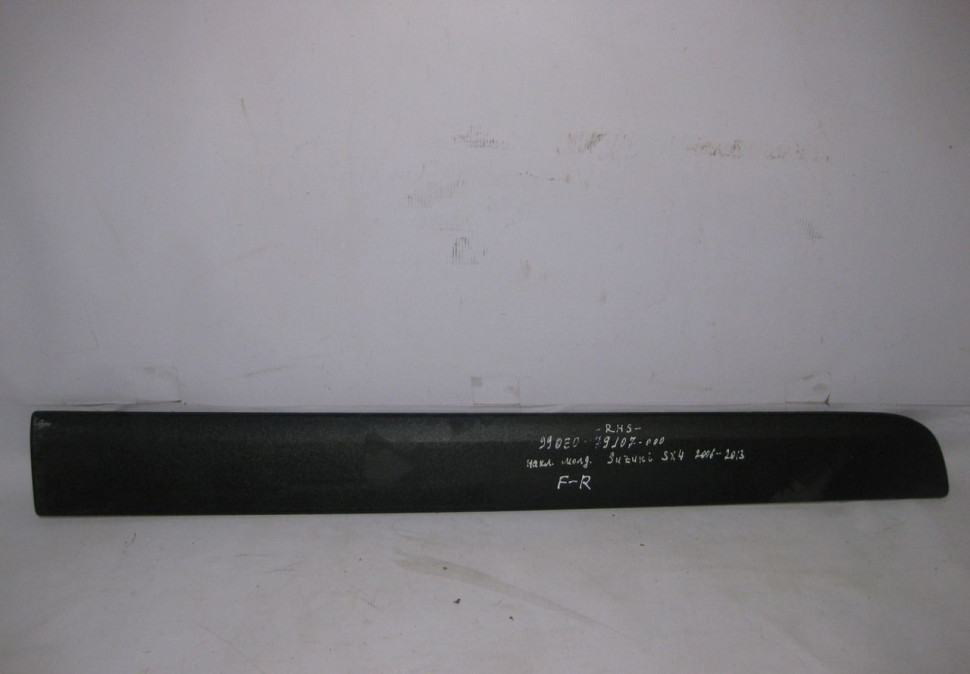 Накладка двери передняя правая Suzuki sx4 oem 990e079j07000 (скл-3)