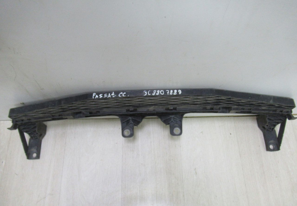 Усилитель переднего бампера пластиковый Volkswagen Passat CC (08>) oem 3c8807889
