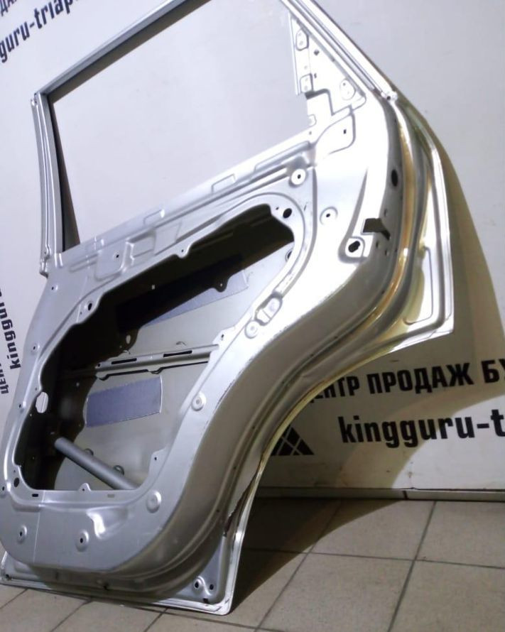 Дверь задняя правая Kia Sorento 2 oem 770042P010 (скл-3)