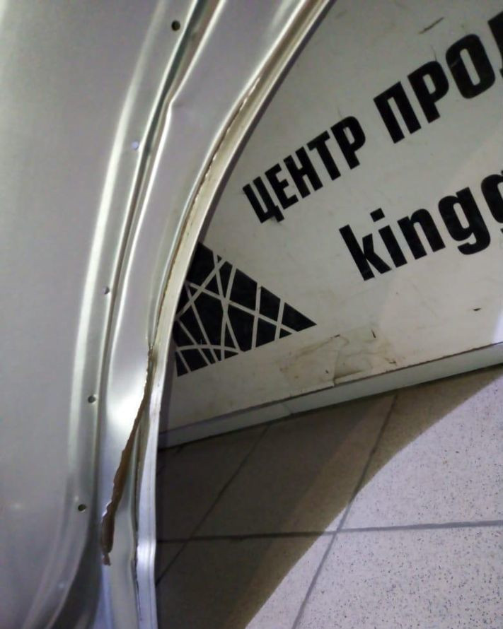 Дверь задняя правая Kia Sorento 2 oem 770042P010 (скл-3)