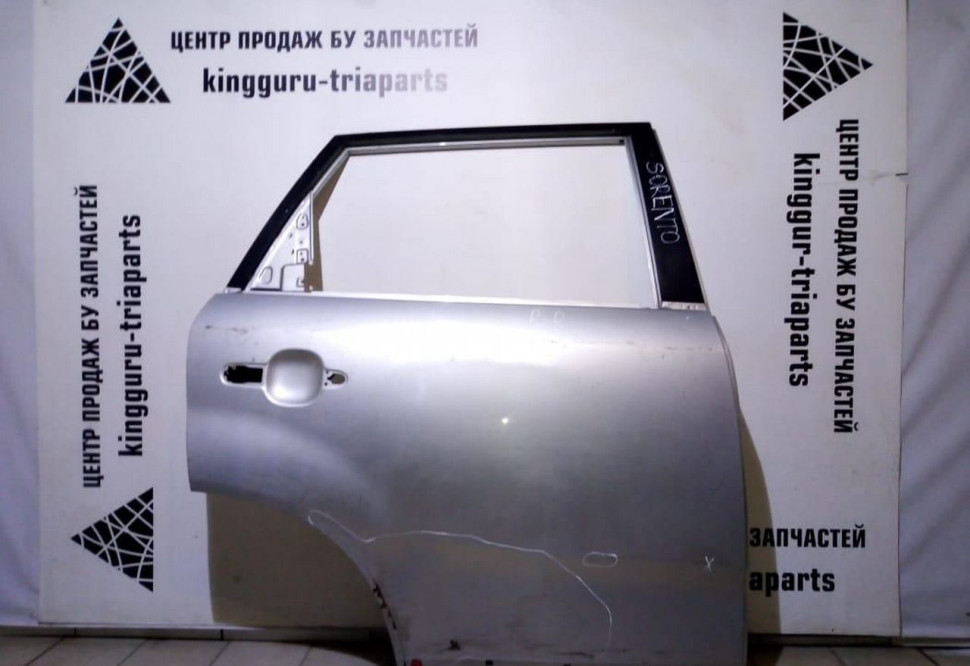 Дверь задняя правая Kia Sorento 2 oem 770042P010 (скл-3)