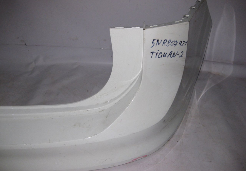 Бампер задний Volkswagen Tiguan 2 oem 5nr807421 (трещина,вмятина) (скл-3) Бампер задний Volkswagen Tiguan 2 oem 5nr807421 (трещина,вмятина) (скл-3)