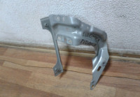 Кронштейн крыла правый Volkswagen Tiguan 2 oem 5na821136B