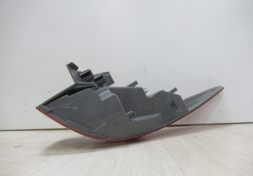 Фонарь левый Hyundai I40 (15>) унив oem 924013Z500 (слом.стекло)