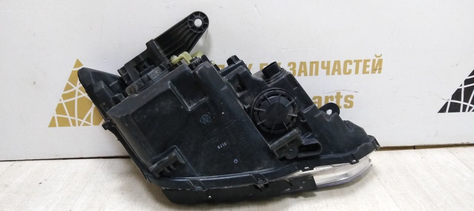 Фара левая LED Genesis G70 17> oem 92101g9130 Фара левая LED Genesis G70 17> oem 92101g9130