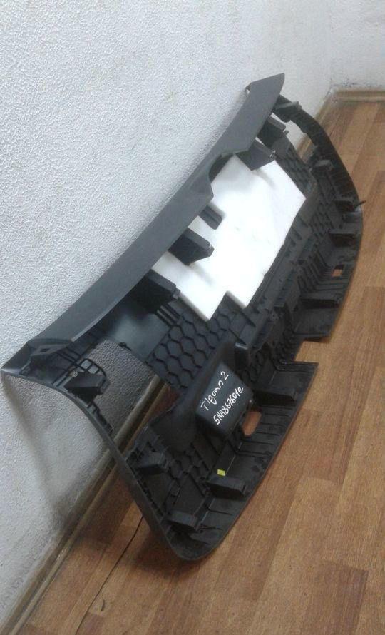 Обивка крышки багажника Volkswagen Tiguan 2 oem 5na867601e