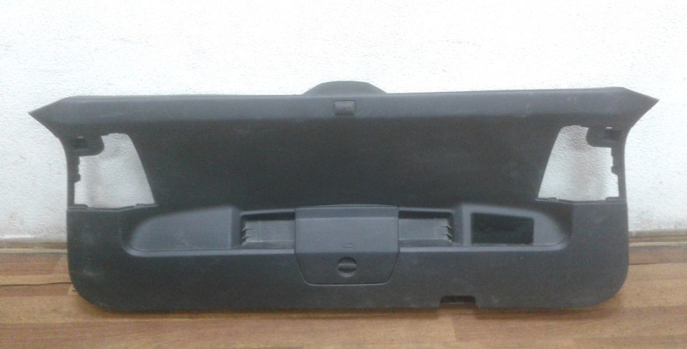 Обивка крышки багажника Volkswagen Tiguan 2 oem 5na867601e