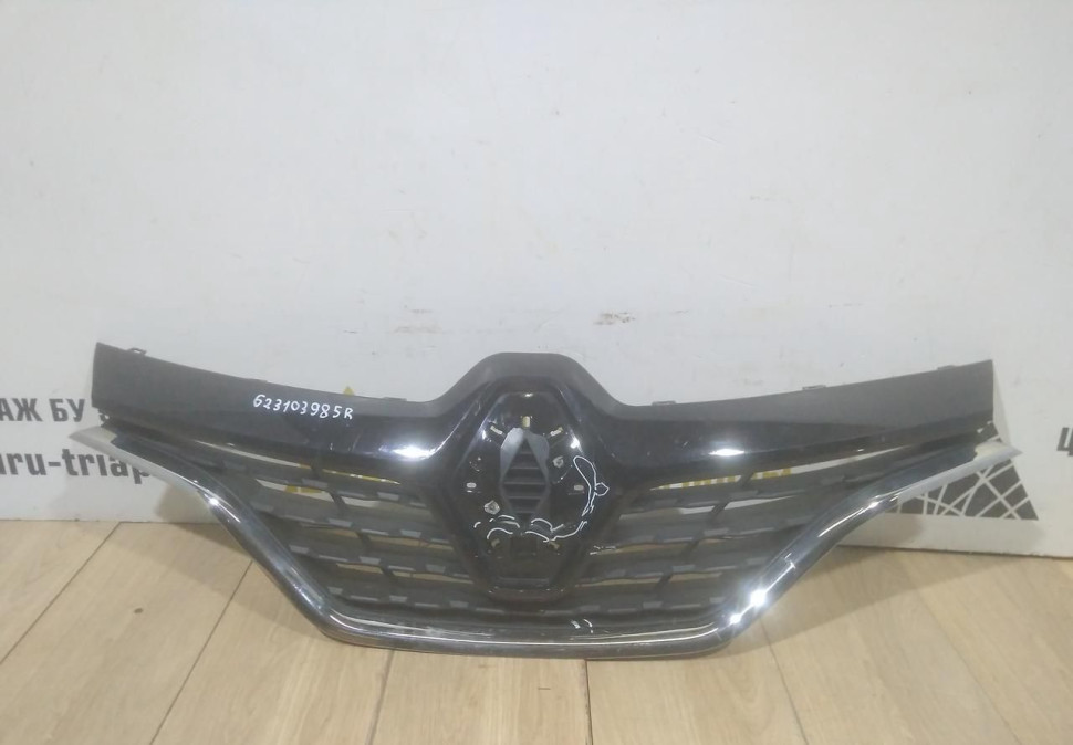 Решетка радиатора бу Renault Kaptur OEM 623103985R