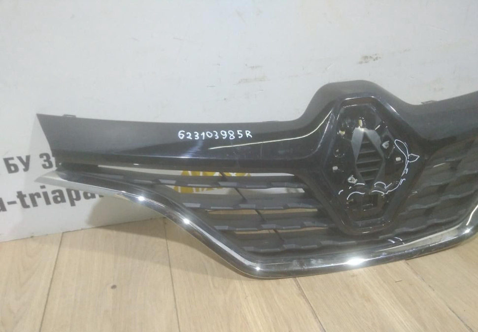 Решетка радиатора бу Renault Kaptur OEM 623103985R Решетка радиатора бу Renault Kaptur OEM 623103985R