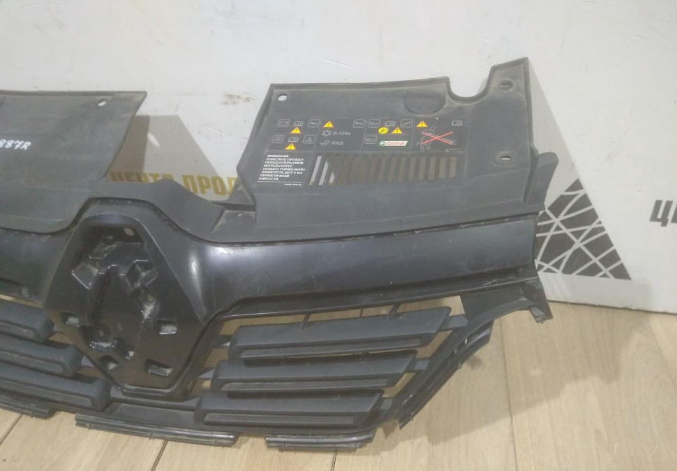 Решетка радиатора бу Renault Logan 2 рестайлинг OEM 623105887R Решетка радиатора бу Renault Logan 2 рестайлинг OEM 623105887R