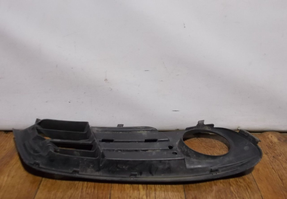 Решетка противотуманной фары левая бу BMW 5 F10 OEM 51117331735 Решетка противотуманной фары левая бу BMW 5 F10 OEM 51117331735