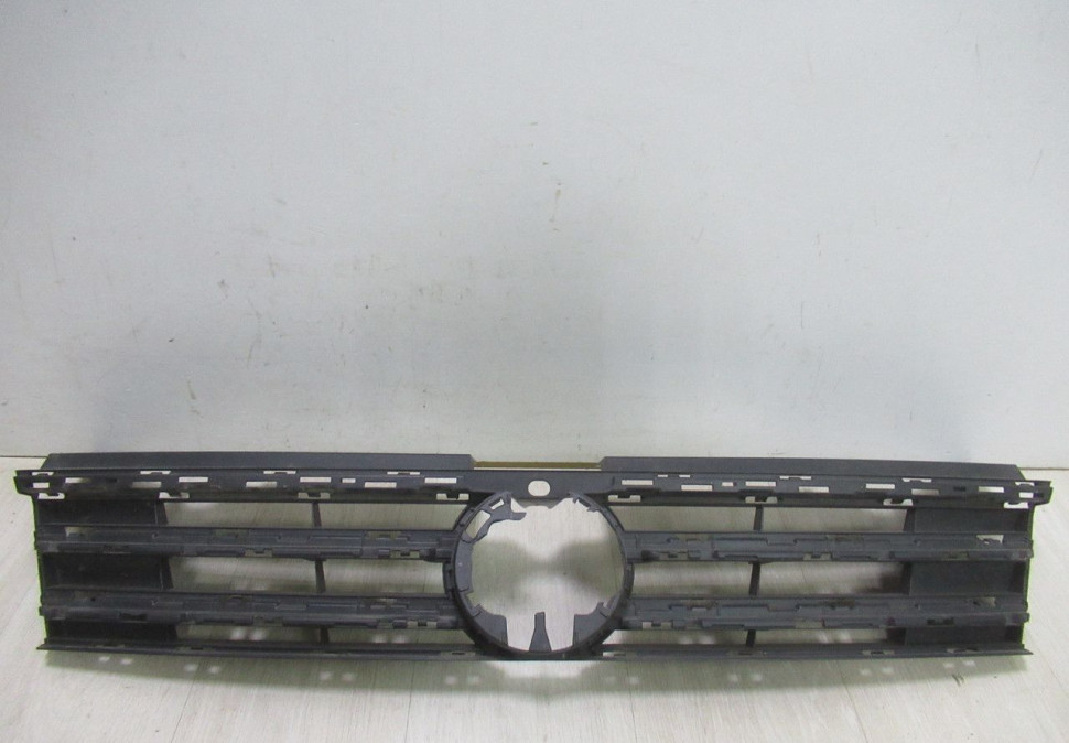 Решетка радиатора Volkswagen Tiguan 2 (17>) oem 5na853651g (слом.части)
