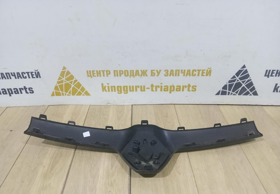 Молдинг решетки радиатора бу Renault Logan 2 рестайлинг OEM 623826051R Молдинг решетки радиатора бу Renault Logan 2 рестайлинг OEM 623826051R