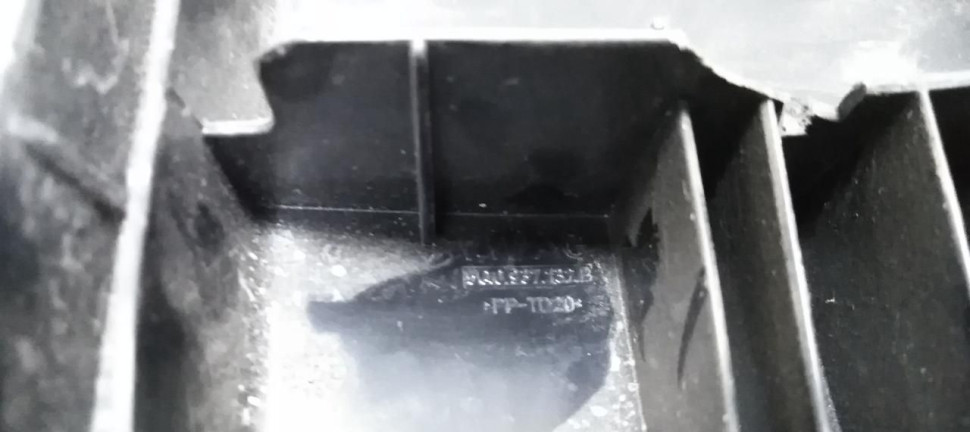 Крышка блока предохранителей Volkswagen Passat B8 2014 oem 5Q0937132B