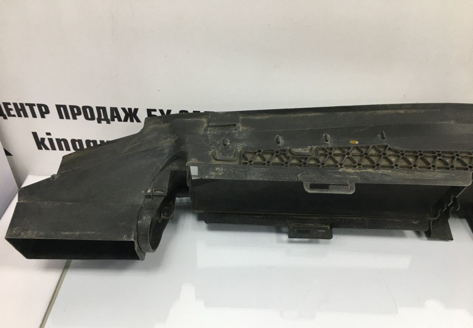 Воздуховод радиатора нижний BMW 5 G30 OEM 51137359838