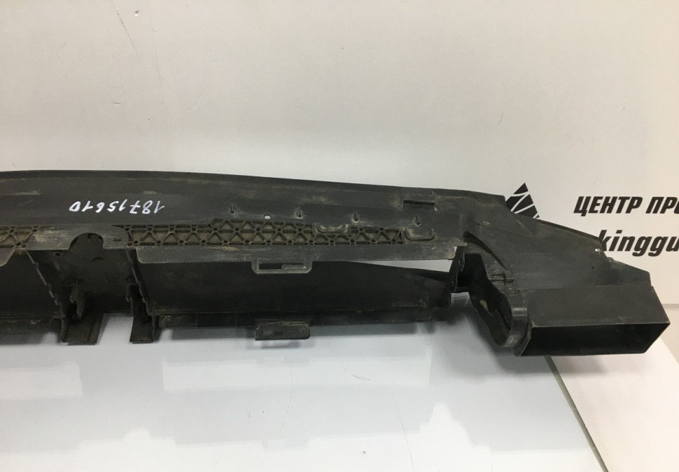 Воздуховод радиатора нижний BMW 5 G30 OEM 51137359838