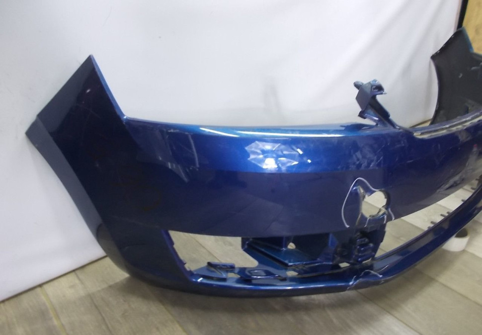 Бампер передний бу Skoda Rapid OEM 60U807221F (В)