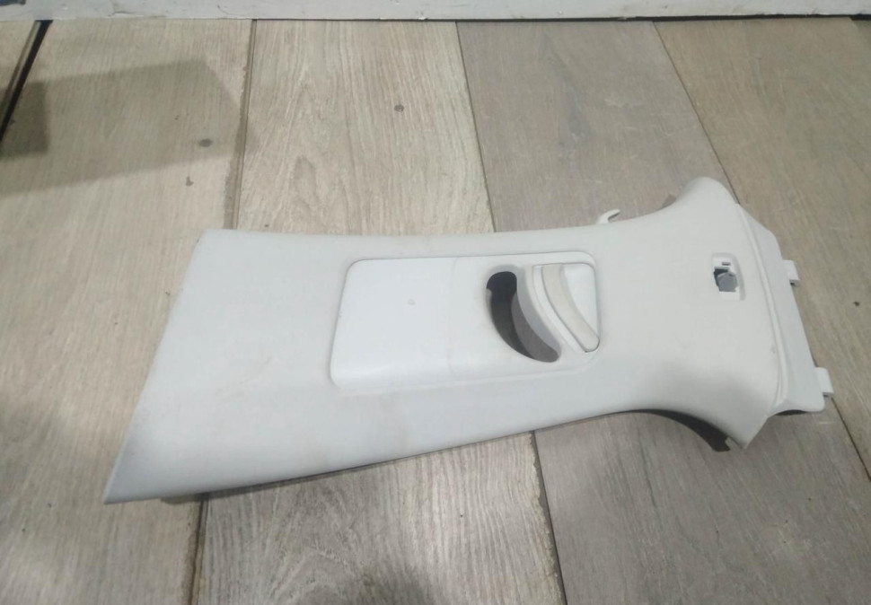 Обшивка стойки левая бу Skoda Octavia A7 OEM 5E0867243