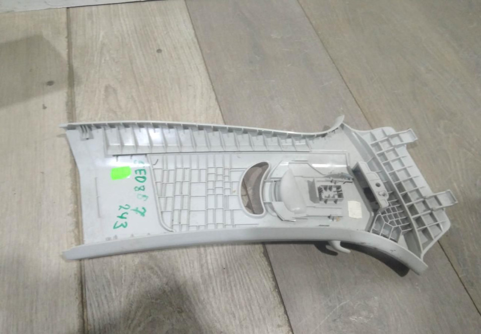 Обшивка стойки левая бу Skoda Octavia A7 OEM 5E0867243