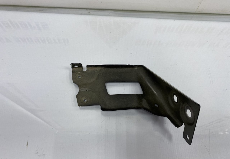 Кронштейн правого крыла BMW X6 G06 OEM 41007492372 7472596