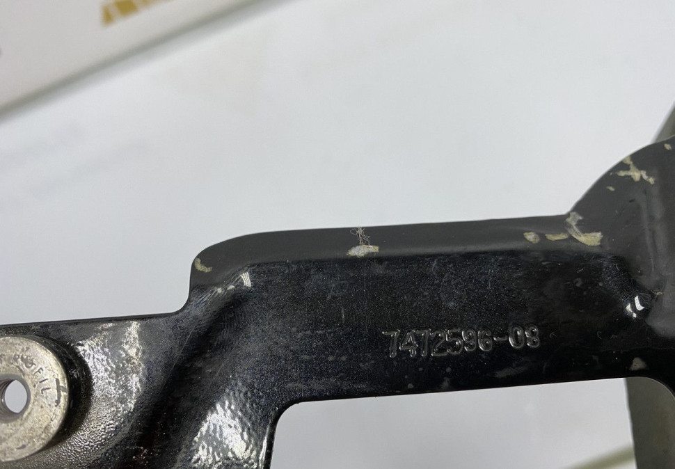 Кронштейн правого крыла BMW X6 G06 OEM 41007492372 7472596