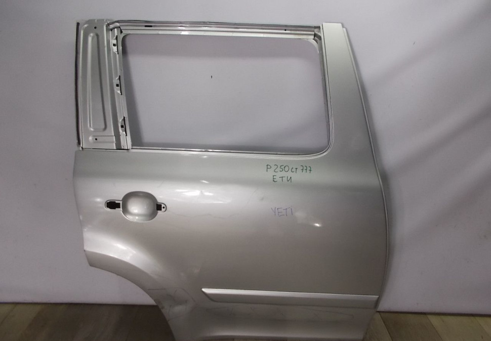 Дверь задняя правая бу Skoda Yeti OEM 5L0833052