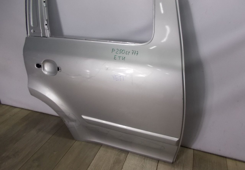 Дверь задняя правая бу Skoda Yeti OEM 5L0833052
