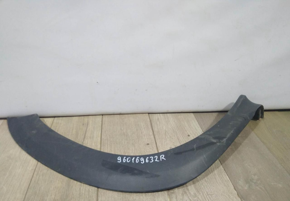 Расширитель арки крыла передний правый Renault Duster oem 960169632R